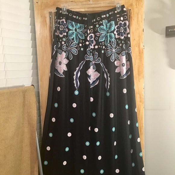 Dresses & Skirts - Super cute maxi skirt